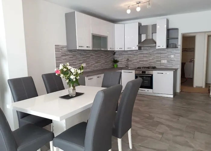 Antonia 扎瓦拉提卡