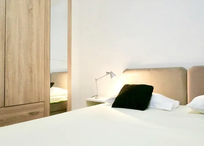 Antonia * 扎瓦拉提卡